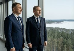 Министр и губернатор обсудили развитие промышленности в Архангельской области
